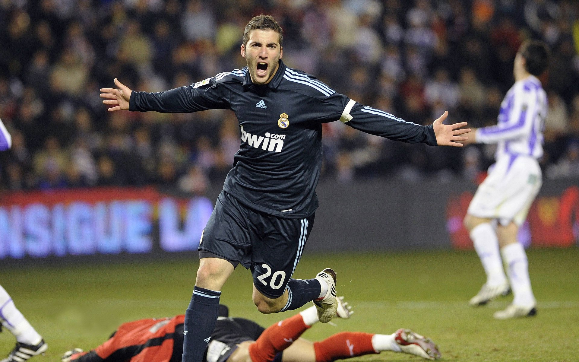 摩纳哥主场大胜尼斯,卫冕之路依旧坚挺,摩纳哥主场叫什么