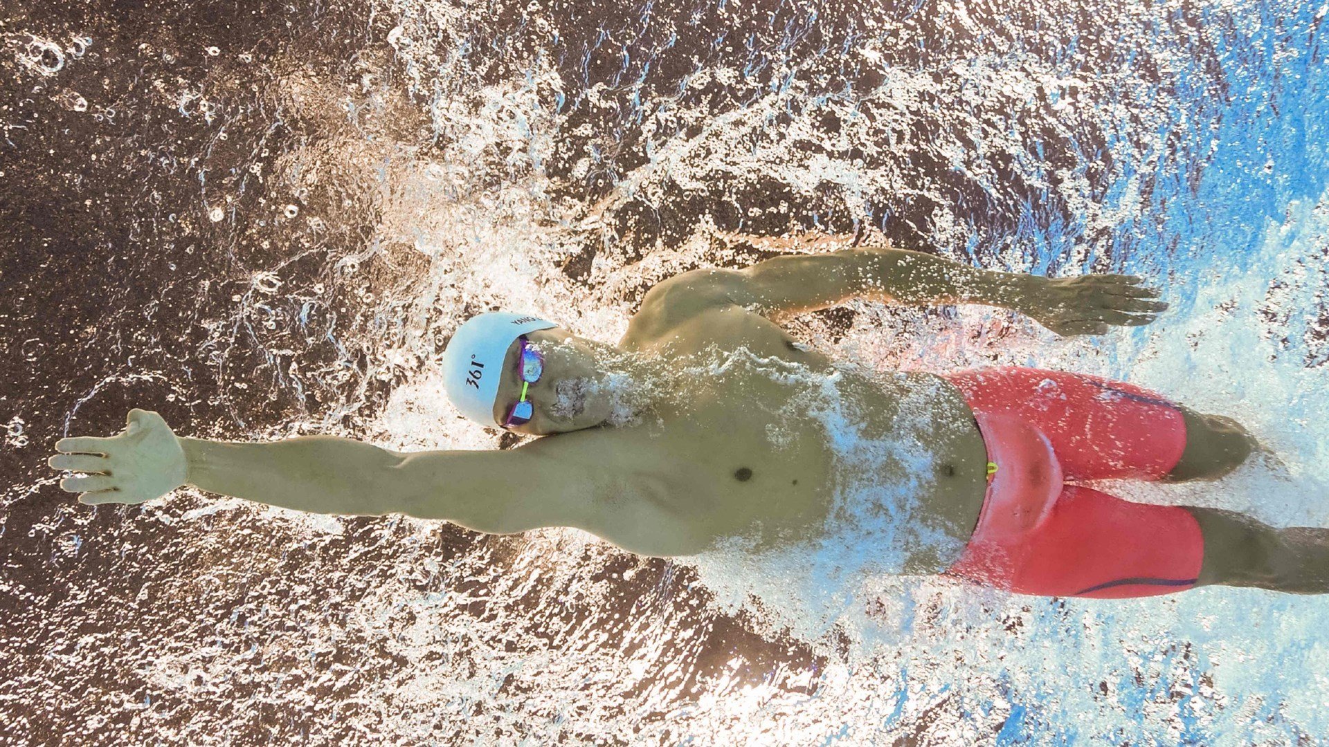 仰泳稳定推进突尼斯晋级顺利，下个月属于什么时态