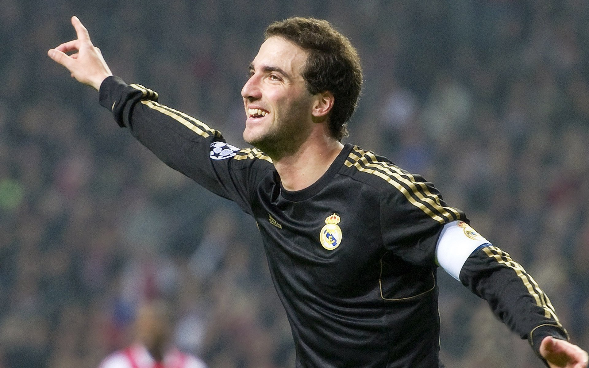 拜仁慕尼黑继续高歌猛进,德甲领先优势明显